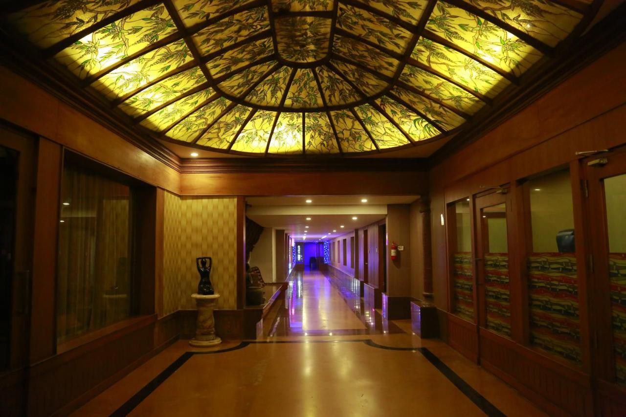 เอสเอเจ เอิร์ธ รีสอร์ต - อะ คลาสซิไฟด์ 5 สตาร์ โฮเต็ล Hotel เนดุมบัสเซรี ภายนอก รูปภาพ